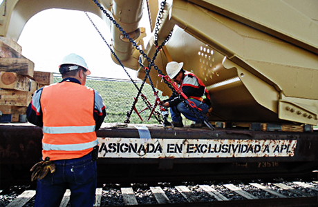 Embarque de maquinaria Caterpillar en Garc&iacute;a, Nuevo Le&oacute;n &mdash; imagen 2 de 6